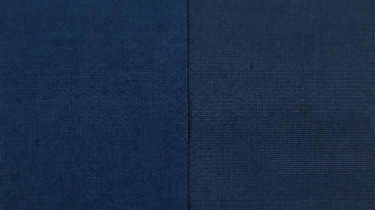 再生ポリエステル制服の初回品と追加ロットの色を比べる生地見本